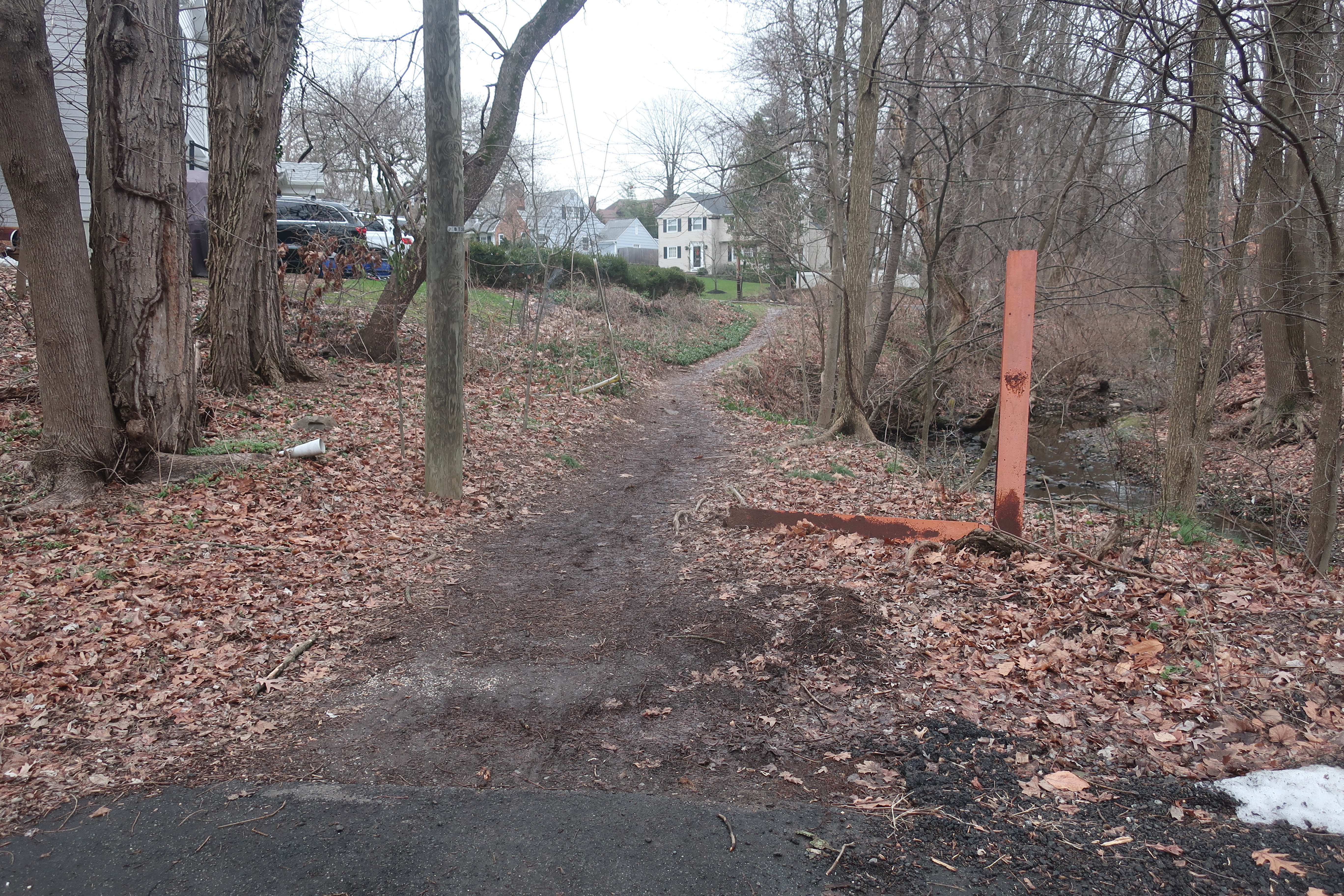 A footpath between west end avenue and colonial road in Union County, NJ